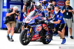 Razgatlioglu juara dunia WSBK saat Rea menangi Race 1 Mandalika