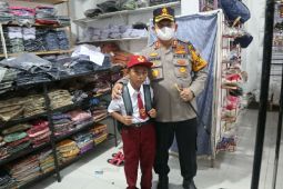 Putus sekolah karena kesulitan biaya, anak pemulung di Batubara ini kembali bersekolah