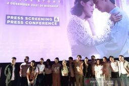 Adipati dan Della tak sulit bangun ikatan di film "Akhirat: A Love Story"