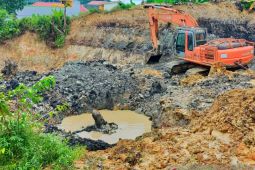 Brimob evakuasi bom udara yang diduga masih aktif