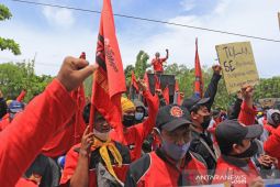 Demo buruh tuntut kenaikan upah