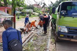 Pipa Pertamina di Kenali Asam Bawah bocor akibatkan minyak mengalir ke halaman warga