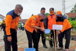 Kolaborasi BPBD-DPRD Jatim komitmen lakukan penghijauan