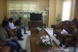 Warga Desa Sungai Rutas adukan perusahan sawit ke DPRD Tapin