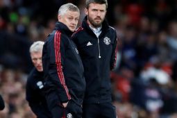 Michael Carrick calon kuat melatih sementara MU