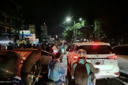 Tim JKW-PWI bagi kisah menerjang banjir di Medan