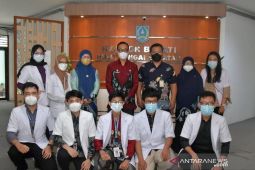 Sekda HSS lepas dokter internsip Indonesia selesai masa tugas