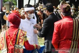 Dedi Mulyadi terima Satyalancana Kebudayaan di Hari Guru Nasional