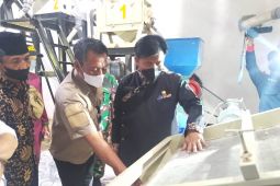 Pabrik penggilingan padi BUMDes Sumber Purnama dioperasikan