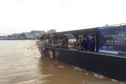 Polairud Jambi gelar tabur bunga di Sungai Batanghari