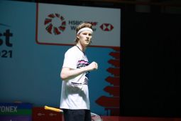 Antonsen ke semifinal Kejuaraan Dunia BWF  setelah Lee cederaera