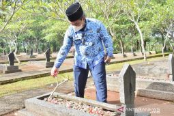 Jajaran Pemkab Bogor gelar ziarah massal ke makam ASN korban COVID-19