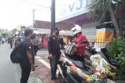 Tim Yustisi Denpasar gencar pantau masyarakat jalankan prokes