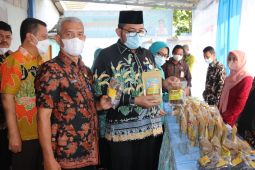 Orang tua berperan besar agar anak suka makan ikan