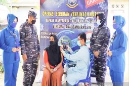 Danlanal Banjarmasin dorong warga menjalani vaksinasi COVID-19