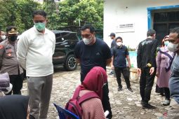 Vaksinasi sediakan bakso dan pulsa di Diskominfo diserbu warga