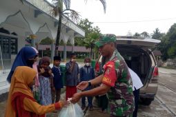 Anak yatim dan kaum duafa di Tanah Bumbu terima sembako gratis