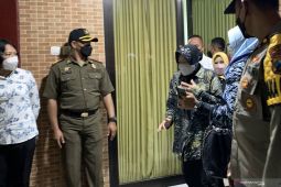 Mensos Risma temui anak korban kasus persetubuhan dan penganiayaan