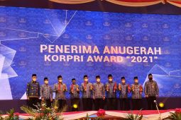 Sekda Babel terima Anugerah Korpri Award Tahun 2021