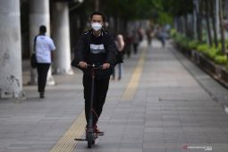 PPKM Jawa-Bali diperpanjang meski kasus terjaga di level rendah