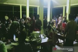 Vaksinasi COVID-19 di Pamekasan menyasar petani garam