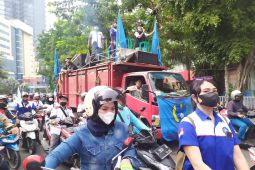 Ribuan buruh kembali aksi tuntut kenaikan UMK di  Kota Surabaya