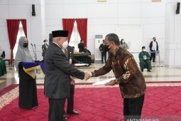 Dua pegawai DPMPD Kaltim purna tugas terima penghargaan