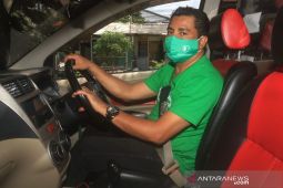 Pengemudi GrabCar Leksy ajak pengemudi taksi online lakukan kegiatan sosial saat COVID-19