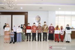 BPJAMSOSTEK-Menteri KKP serahkan santunan Rp1,99 miiar untuk ABK KM Hentri I