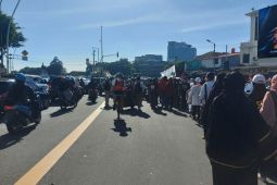 Polisi bubarkan massa 212 di Menteng