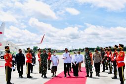 Tiba di Bali, Presiden disambut pasukan jajar kehormatan
