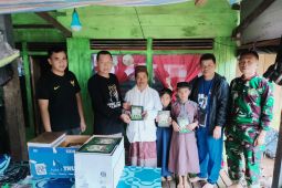 Zairullah bantu Al-Qur'an dan Iqra gratis kepada Warga pedalaman