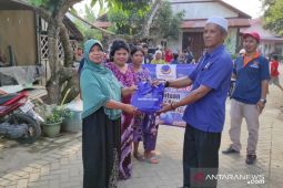 Partai Nasdem serahkan 2000 paket sembako kepada warga terdampak banjir di HST