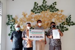 Rudutz DNA Pro Trading Akademi Jambi bersama LAZISMU bantu perbaikan jembatan gantung di Merangin