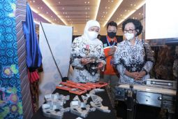 Khofifah terima penghargaan PGRI atas perhatian kepada dunia pendidikan