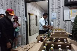 755 Botol minuman keras di Purwakarta disita aparat gabungan