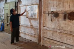Potret rumah gaya "gladhak" Jawa