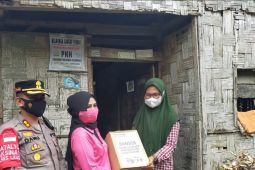 Kapolres Langkat AKBP Danu Pamungkas Totok kunjungi kediaman anak lumpuh layu