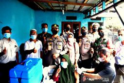 Kapolres Tapsel turun langsung pastikan vaksinasi massal lancar