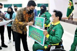 Wali Kota Medan serahkan  tali asih kepada atlet NPC