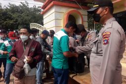 Aksi demo buruh, petugas amankan pembawa sajam