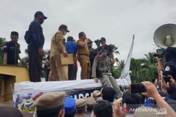 Buruh Jember unjuk rasa tolak penetapan UMK 2022