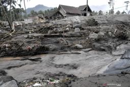Kominfo: Erupsi Gunung Semeru akibatkan sebagian BTS operator seluler "down"