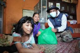 JQR salurkan bantuan Gubernur Jawa Barat bagi warga Gunung Puntang Bandung