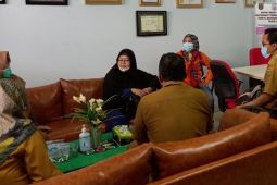 KS2 serahkan sumbangan Warga Maburai Ke RSUD HBK