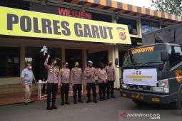 Polres Garut salurkan bantuan bagi korban letusan Semeru