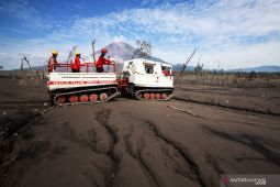 PMI kerahkan personel bersihkan tempat ibadah terdampak erupsi Semeru