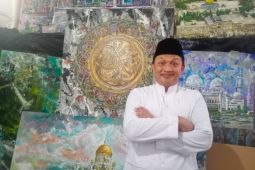 Seniman Gresik Komang Jaya lelang dua lukisan untuk bantu pengungsi Semeru