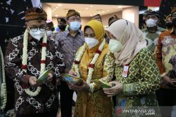 Sesmenkop UKM RI  apresiasi  exspo inkubasi wirausaha Kota Mojokerto