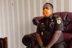 Kejari Mukomuko serahkan tujuh tersangka korupsi seragam linmas